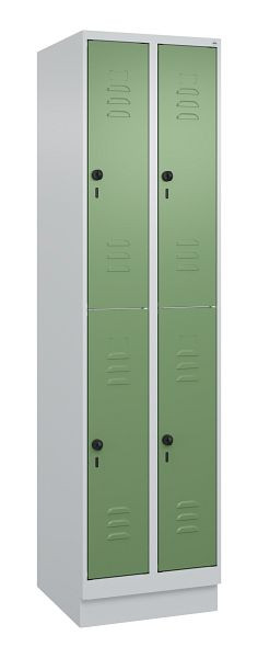 C+P Doppelstöckiger Spind Classic PLUS, Sockel, 2 Abteile, 1950x500x500mm, 7035/6011, 080320-29 S10006