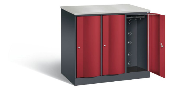 C+P XL lockerkast Resisto, H1077xB1148xD640mm, kleur: zwartgrijs/robijnrood, 8271-373 S10029