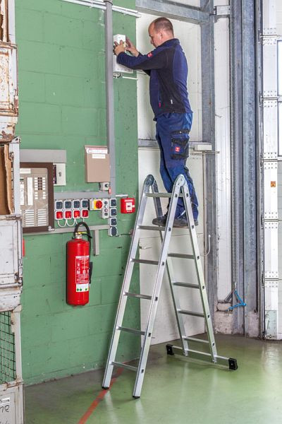 Euroline aluminium vouwladder model nr. 317 met 2 x 4 treden, 3,3m werkhoogte, 3170104