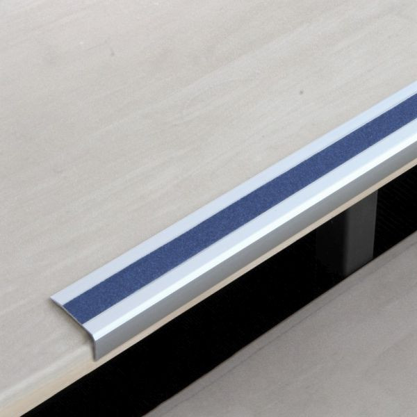 Meelbroek antislip traprandprofiel aluminium met m2 antislip coating, Easy Clean blauw 53x800x31mm, ATM3BF3