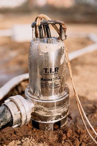 Wiltec vuilwaterpomp met vlotterschakelaar en 20 meter lange slang 1500 W 22800l/h opvoerpomp voor vuilwater met max. opvoerhoogte van 10 m