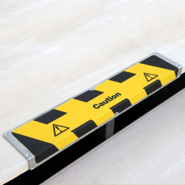 Meelbroek antislip randprofiel aluminium met m2 antislip coating, "Let op" 120x635x45mm, AKM15EF1