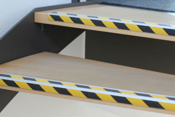 Meelbroek antislip traprandprofiel aluminium met m2 antislip coating, zwart/geel 53x610x31mm, 2 stroken, zelfklevend, ATM1WS1sk