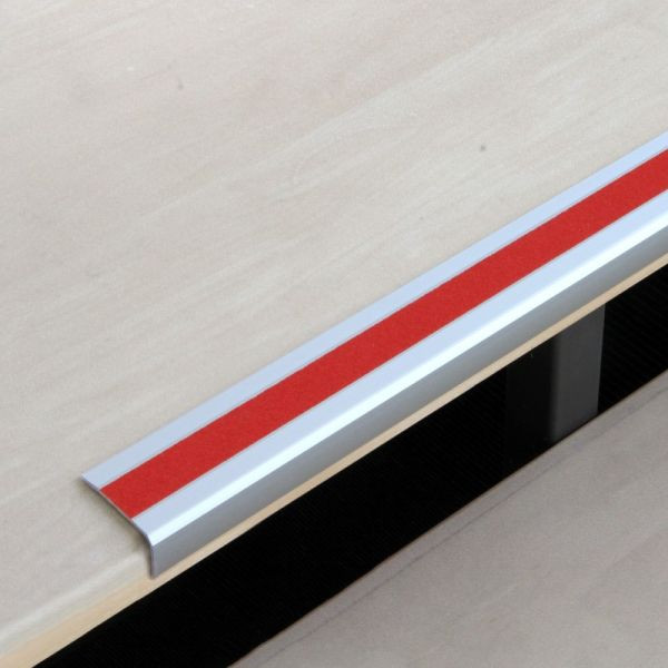 Meelbroek antislip traprandprofiel aluminium met m2 antislip coating, Easy Clean rood 53x1000x31mm, ATM3RF2