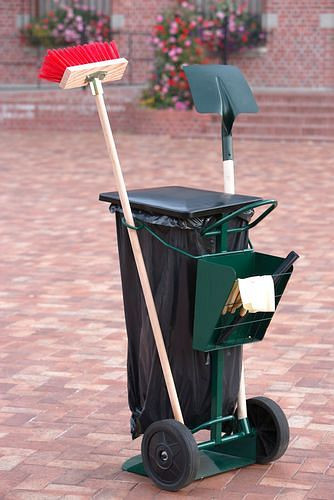 DENIOS schoonmaakwagen met houders voor vuilniszakken, bezems, schoppen, handschoenen etc., 265-606