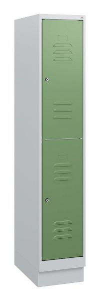 C+P Doppelstöckiger Spind Classic PLUS, Sockel, 1630x300x500mm, 7035/6011, Zylinderschlösser, 0803205-10 S10036