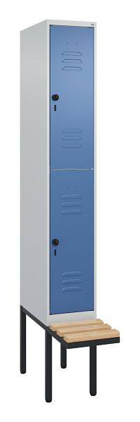 C+P Doppelstöckiger Spind Classic PLUS, 2120x300x815mm, 7035/5023, Drehriegel, Sitzleisten aus Buche, schwebende Sitzfläche, 0803407-10 S10005