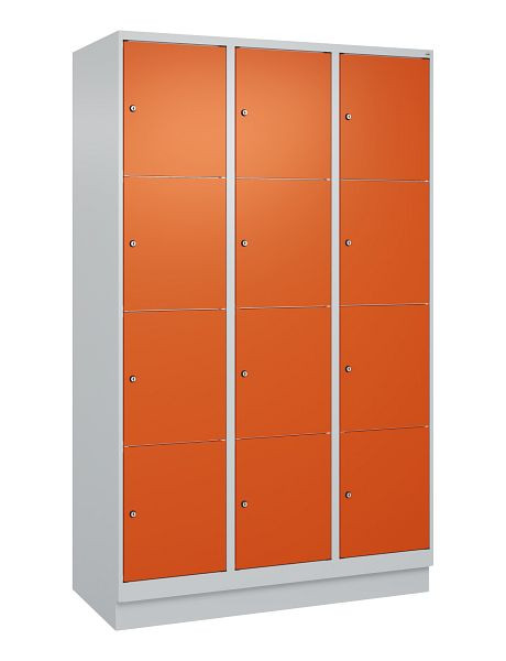 C+P lockerkast Classic PLUS, onderstel, 3 vakken met elk 4 vakken, 1950x1200x500mm, 7035/2004, 080020-324 S10018