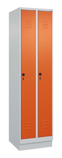 C+P Umkleidespind Classic PLUS, Sockel, 2 Abteile, 1950x500x500mm, 7035/2004, Drehriegel, 080020-29 S10030