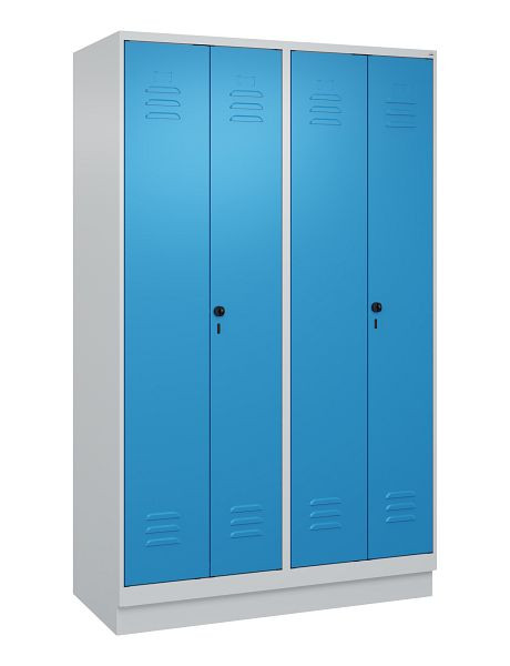 C+P Umkleidespind Classic PLUS, Doppel-Spind, Sockel, 4 Abteile, 1950x1200x500mm, 7035/5012, Drehriegel, 080022-40P S10004