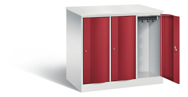 C+P XL lockerkast Resisto, H1077xB1148xD640mm, kleur: lichtgrijs/robijnrood, 8271-373 S10049