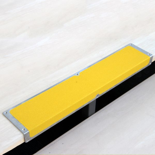 Meelbroek antislip randprofiel aluminium met m2 antislip coating, universeel geel 120x635x45mm, AKM1GF1