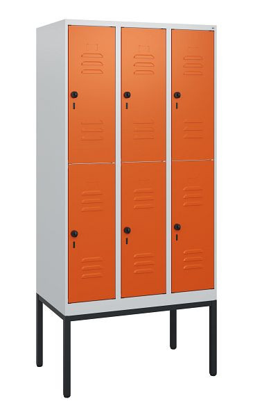 C+P Doppelstöckiger Spind Classic PLUS, Gestell, 3 Abteile, 1950x900x500mm, 7035/2004, Drehriegel, 0803305-30 S10060