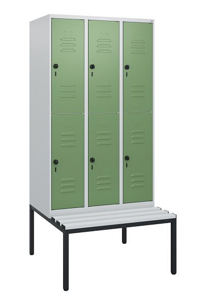 C+P Doppelstöckiger Spind Classic PLUS, 3 Abteile, 1950x900x815mm, 7035/6011, Drehriegel, mit untergebauter Sitzbank, 0803505-30 S10066