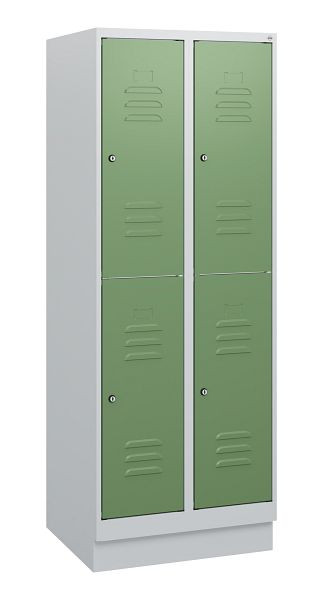 C+P Doppelstöckiger Spind Classic PLUS, Sockel, 2 Abteile, 1630x600x500mm, 7035/6011, Zylinderschlösser, 0803205-20 S10036