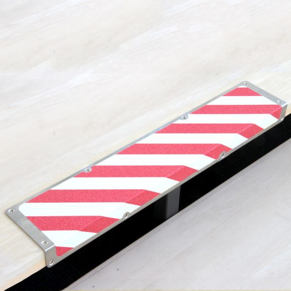 Meelbroek antislip randprofiel aluminium met m2 antislip coating, rood/wit 120x1000x45mm, AKM1YF2