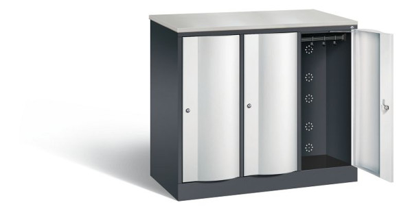 C+P garderobekast Resisto, H1077xB1148xD540mm, kleur: zwartgrijs/lichtgrijs, 8271-372 S10065