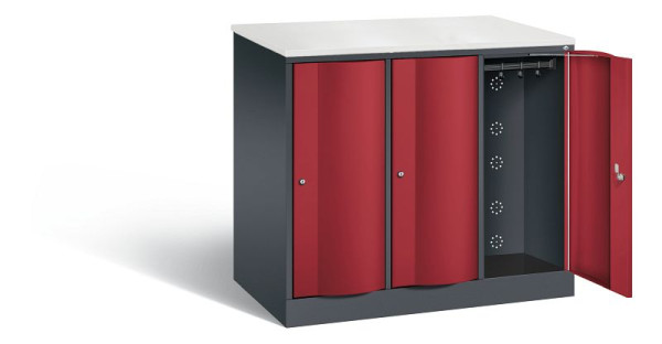 C+P XL lockerkast Resisto, H1077xB1148xD640mm, kleur: zwartgrijs/robijnrood, 8271-373 S10028