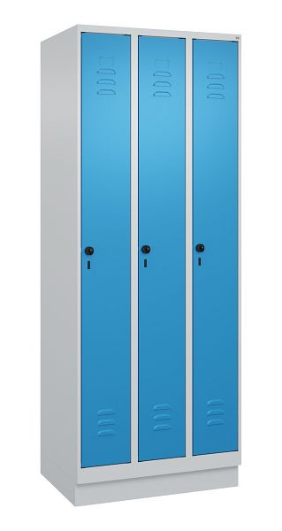 C+P Umkleidespind Classic PLUS, Sockel, 3 Abteile, 1950x750x500mm, 7035/5012, Drehriegel, 080020-39 S10004