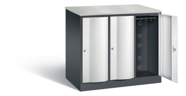 C+P XL lockerkast Resisto, H1077xB1148xD640mm, kleur: zwartgrijs/lichtgrijs, 8271-373 S10035